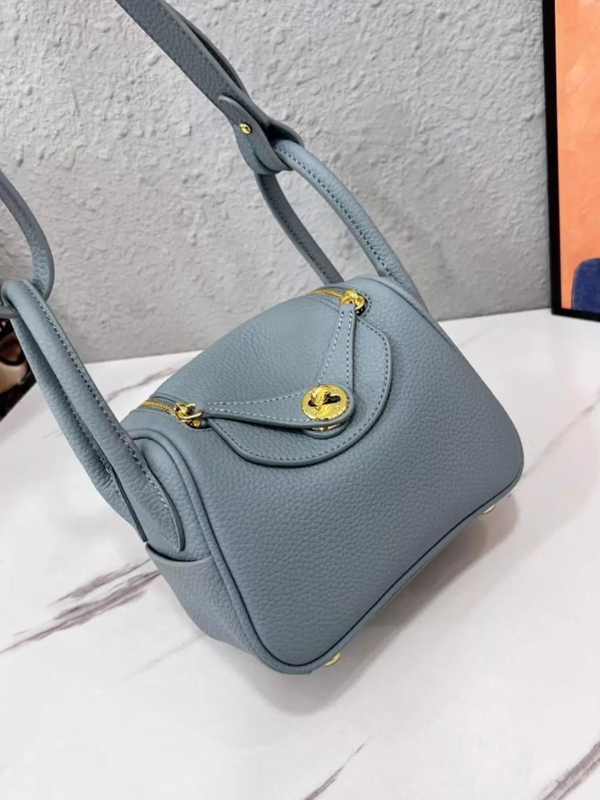 Gold-Tone Hardware Leather Crossbody Bag | STAHlin RADIANCE