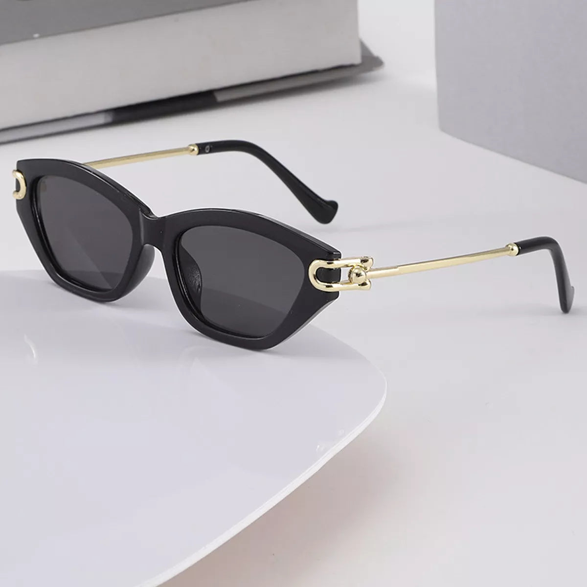 UV Protection Cat-Eye Sunglasses | STAHlin RADIANCE