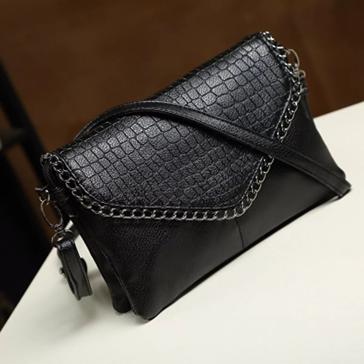 Crocodile Pattern Envelope Crossbody Bag | STAHlin RADIANCE