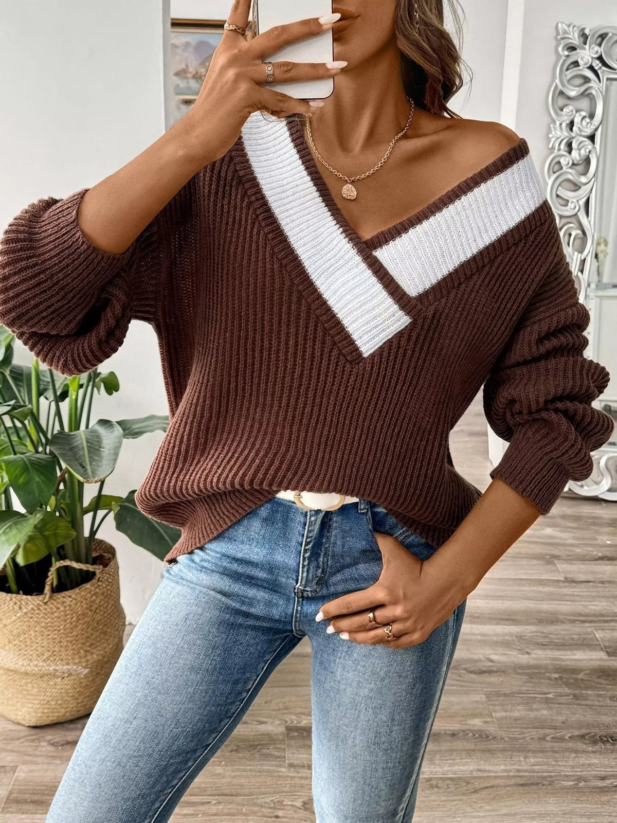 Contrast Trim V-Neck Ribbed Sweater | STAHlin RADIANCE