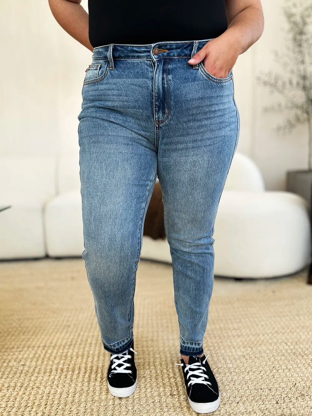 Judy Blue Full Size Mid Rise Rigid Magic Release Hem Jeans | STAHlin RADIANCE