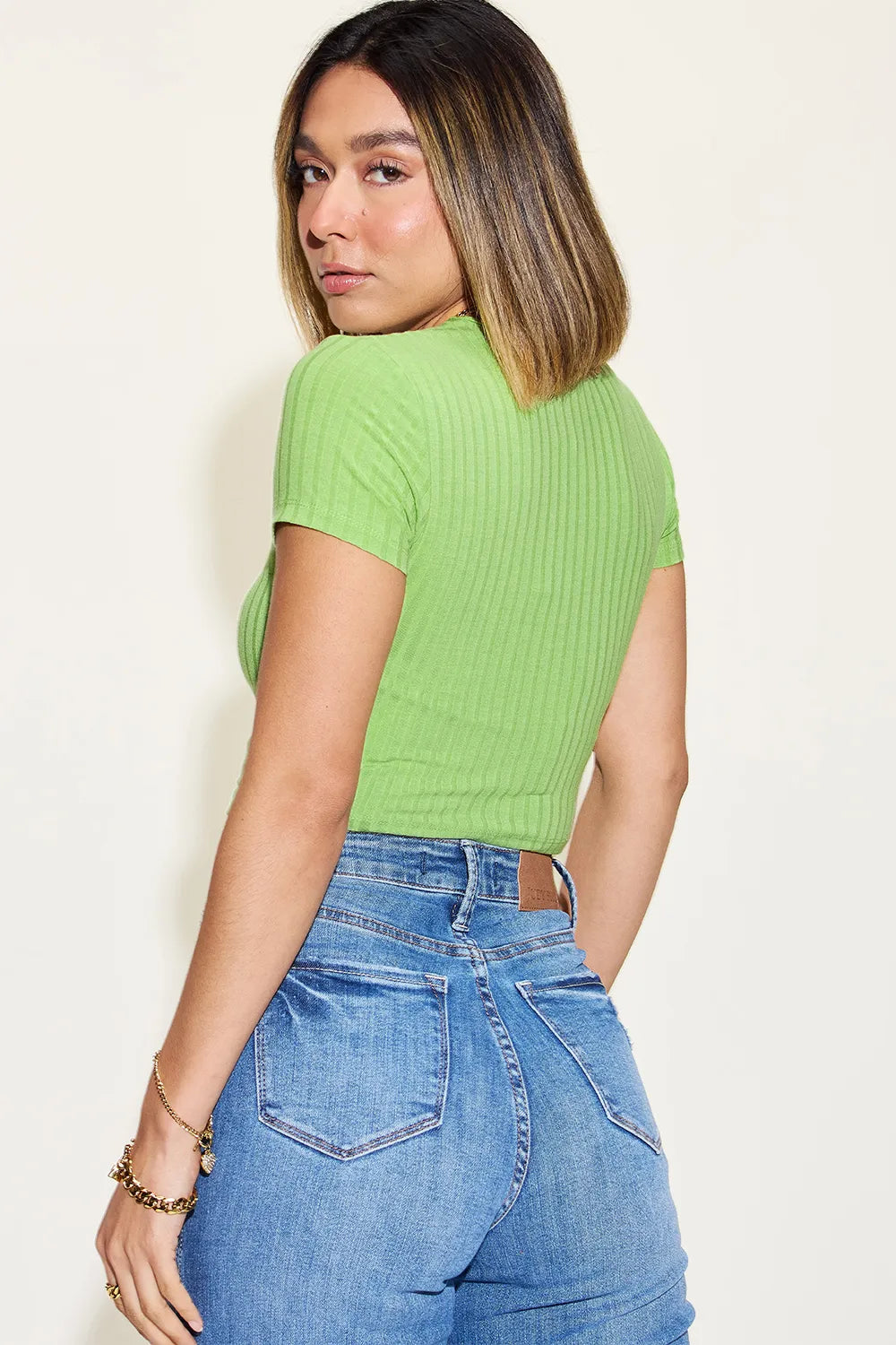 Basic Bae Full Size Ribbed Round Neck Short Sleeve T-Shirt | STAHlin RADIANCE