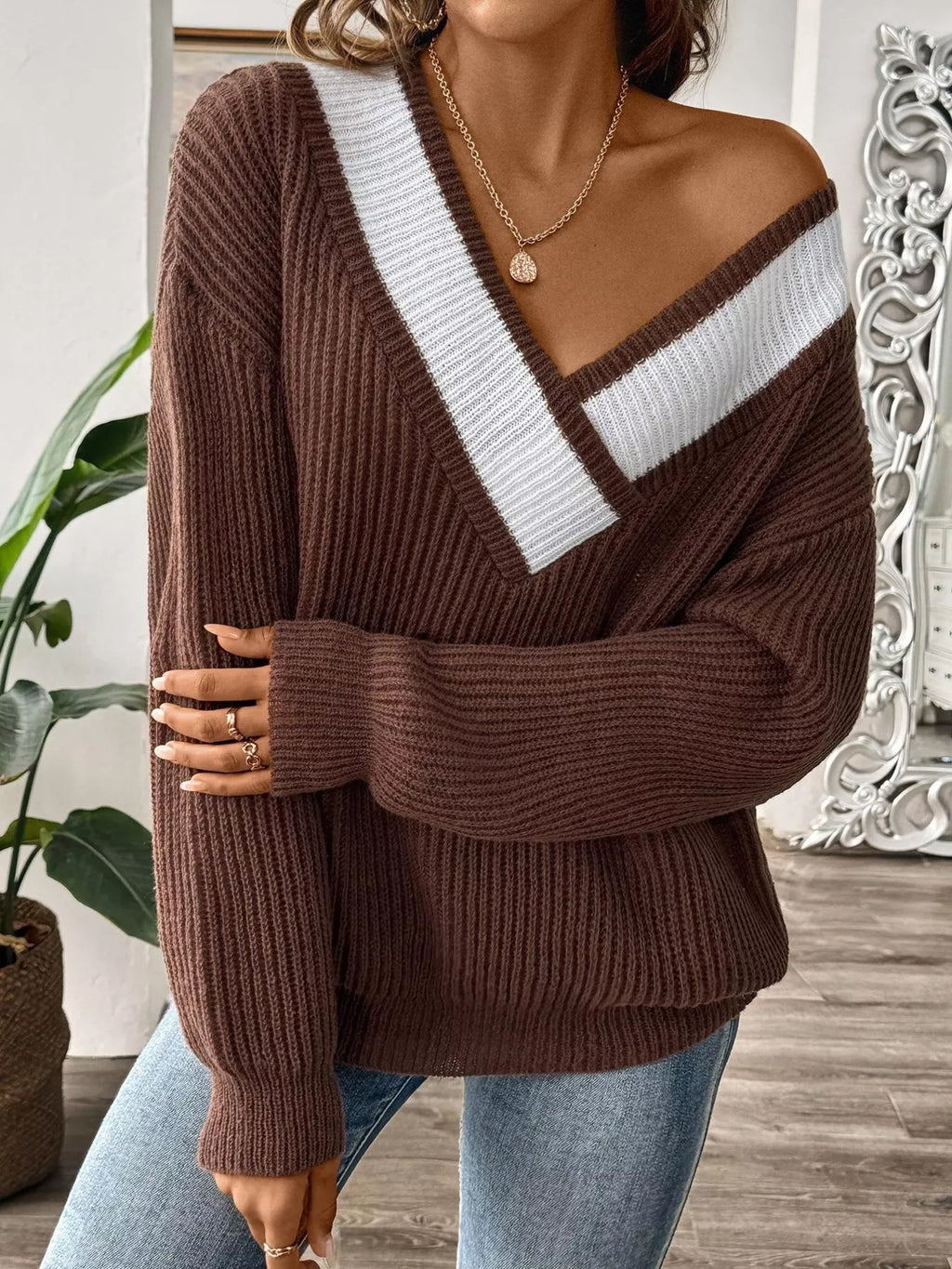 Contrast Trim V-Neck Ribbed Sweater | STAHlin RADIANCE