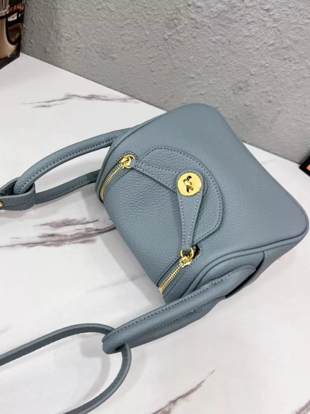 Gold-Tone Hardware Leather Crossbody Bag | STAHlin RADIANCE
