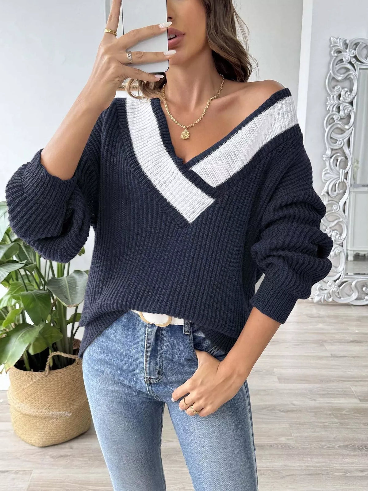 Contrast Trim V-Neck Ribbed Sweater | STAHlin RADIANCE