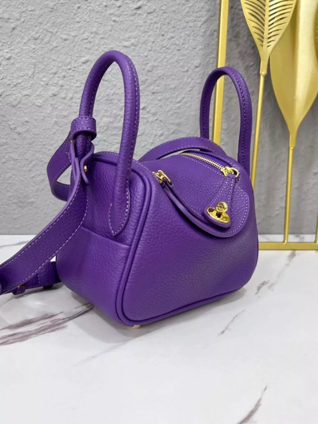 Gold-Tone Hardware Leather Crossbody Bag | STAHlin RADIANCE