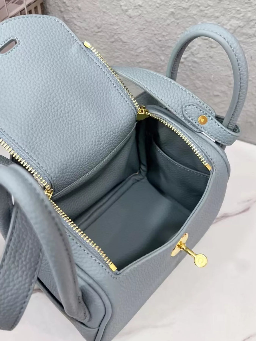 Gold-Tone Hardware Leather Crossbody Bag | STAHlin RADIANCE