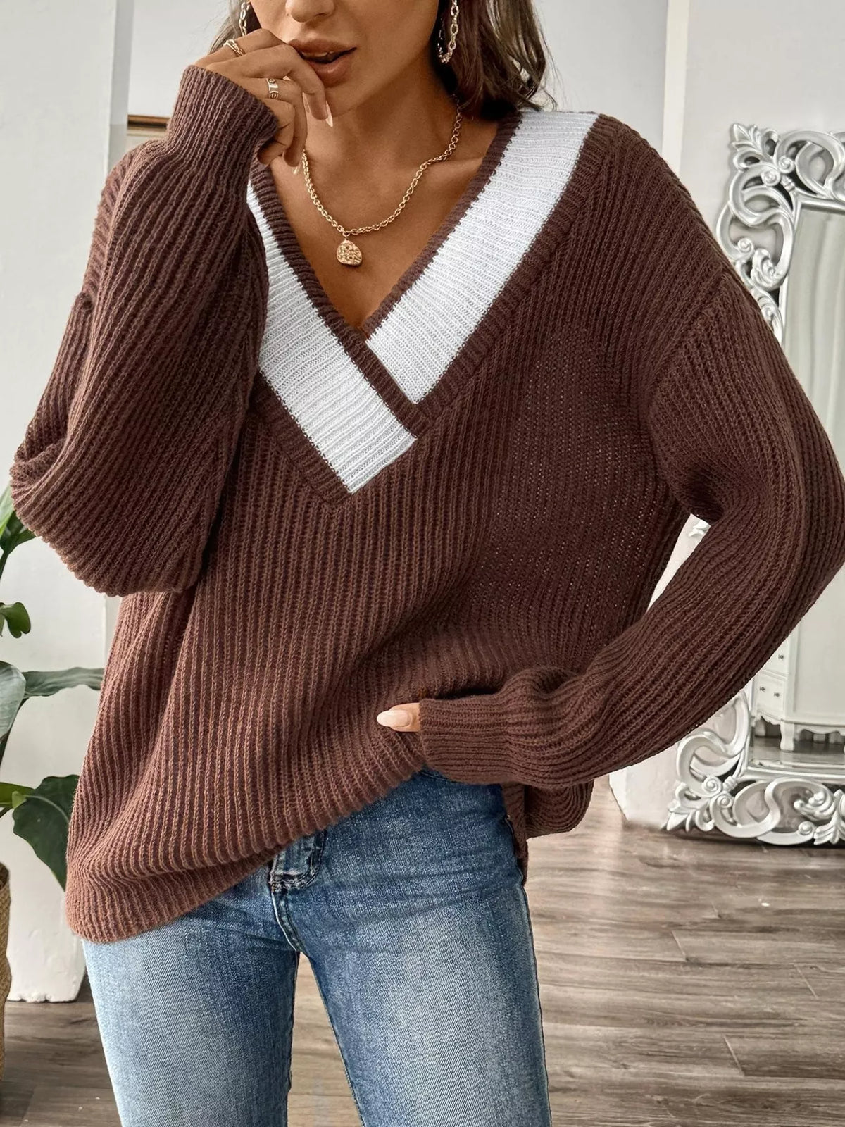 Contrast Trim V-Neck Ribbed Sweater | STAHlin RADIANCE