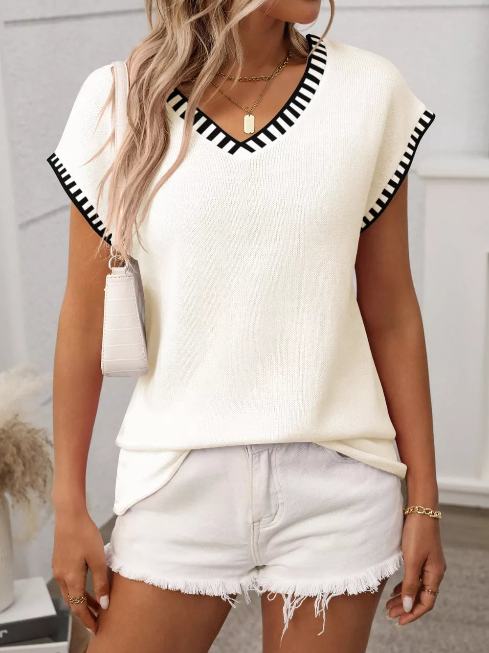 Contrast Trim V-Neck Short Sleeve Knit Top | STAHlin RADIANCE
