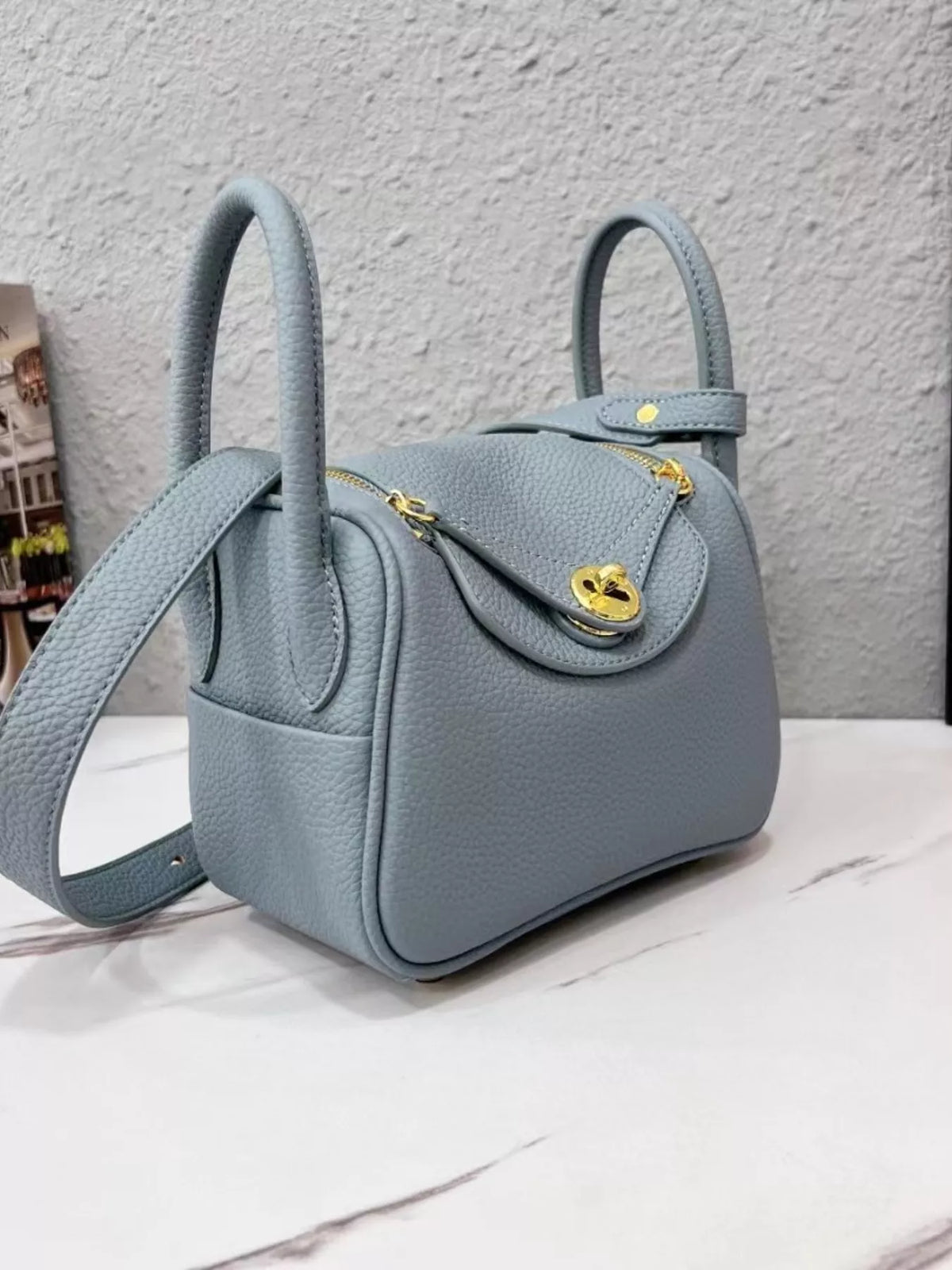 Gold-Tone Hardware Leather Crossbody Bag | STAHlin RADIANCE
