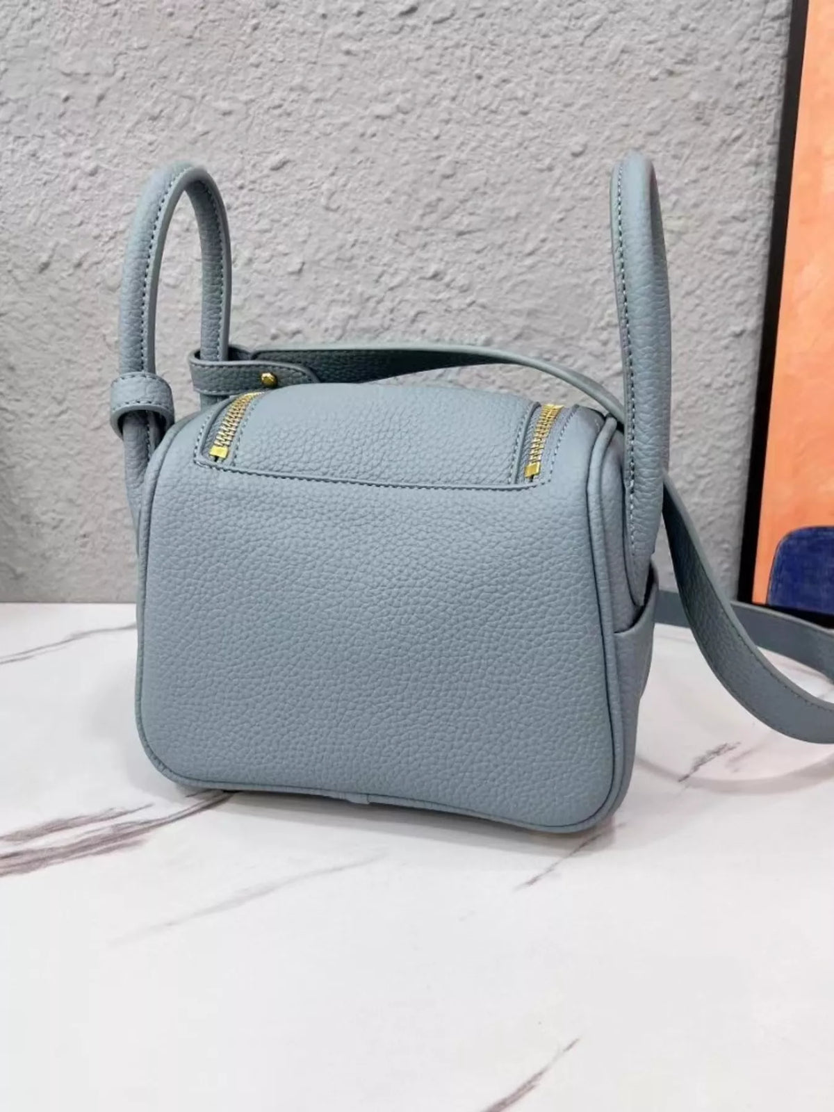 Gold-Tone Hardware Leather Crossbody Bag | STAHlin RADIANCE