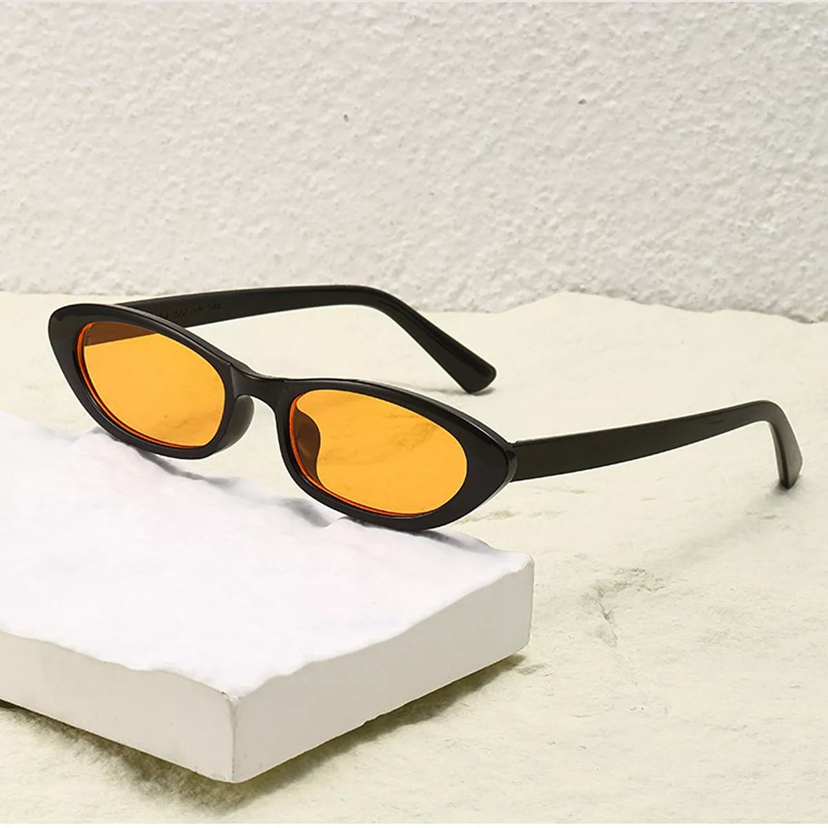Vintage Oval Frame Sunglasses | STAHlin RADIANCE