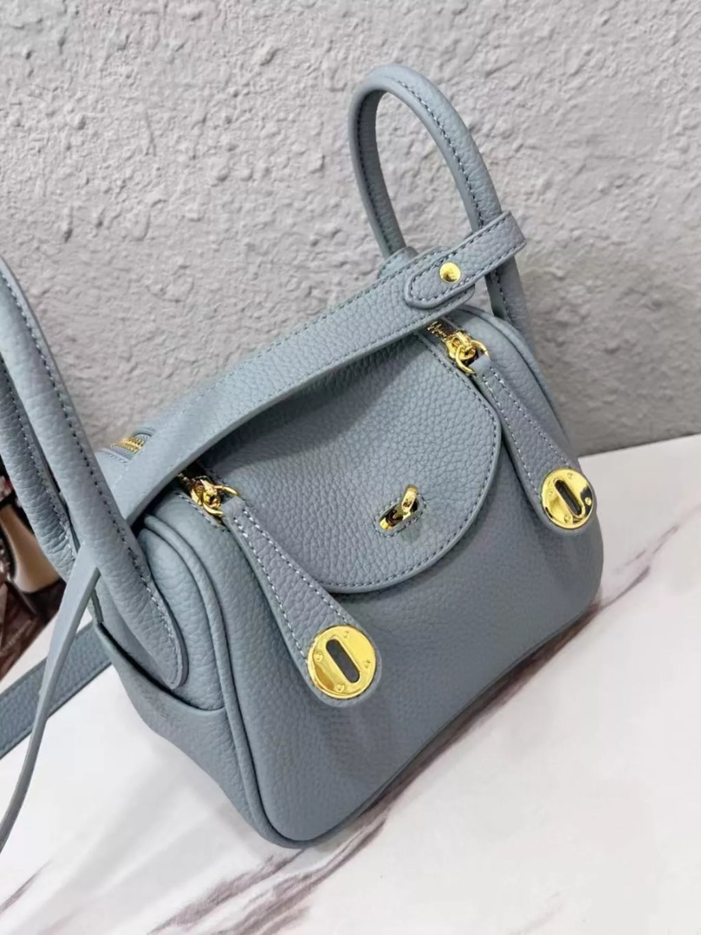 Gold-Tone Hardware Leather Crossbody Bag | STAHlin RADIANCE