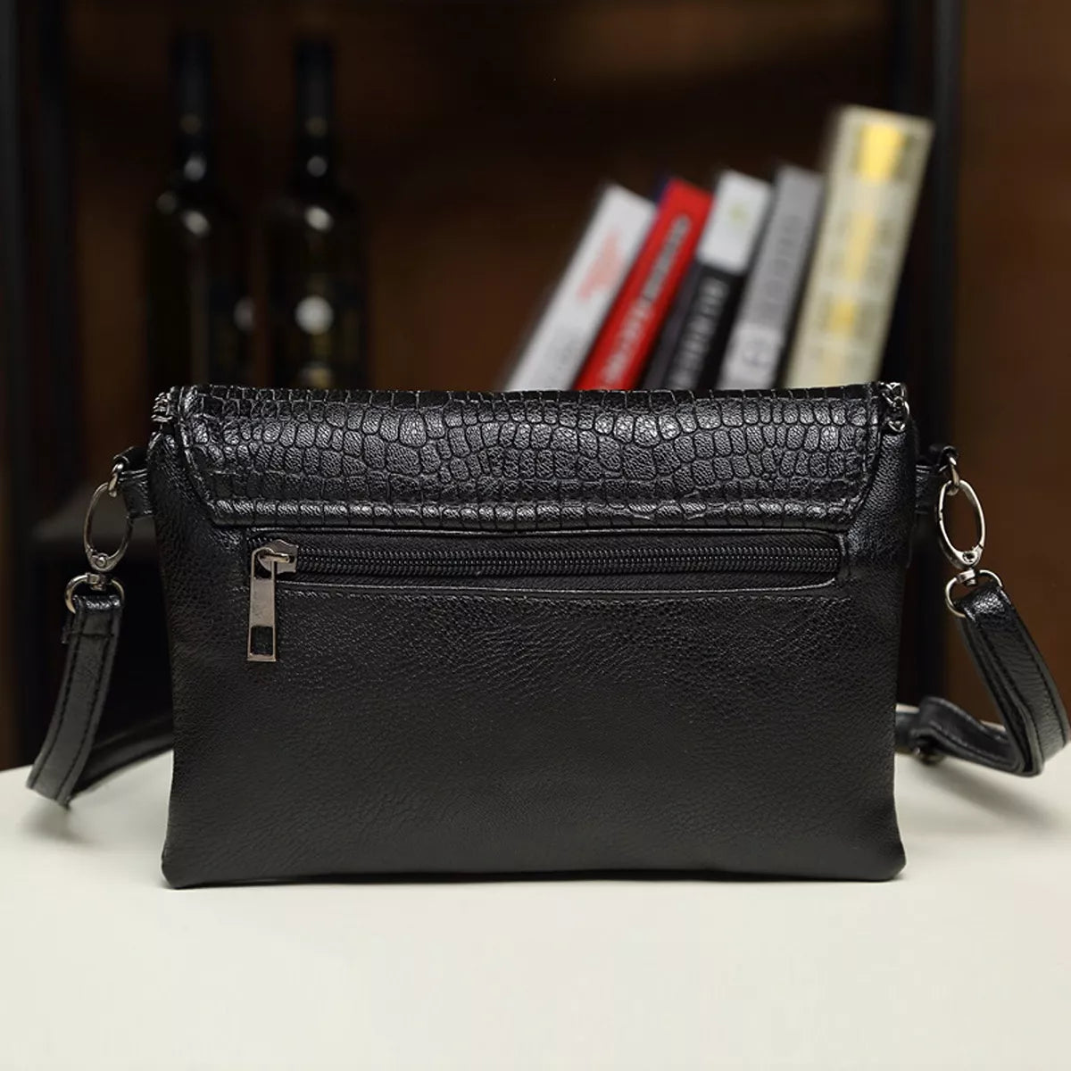 Crocodile Pattern Envelope Crossbody Bag | STAHlin RADIANCE