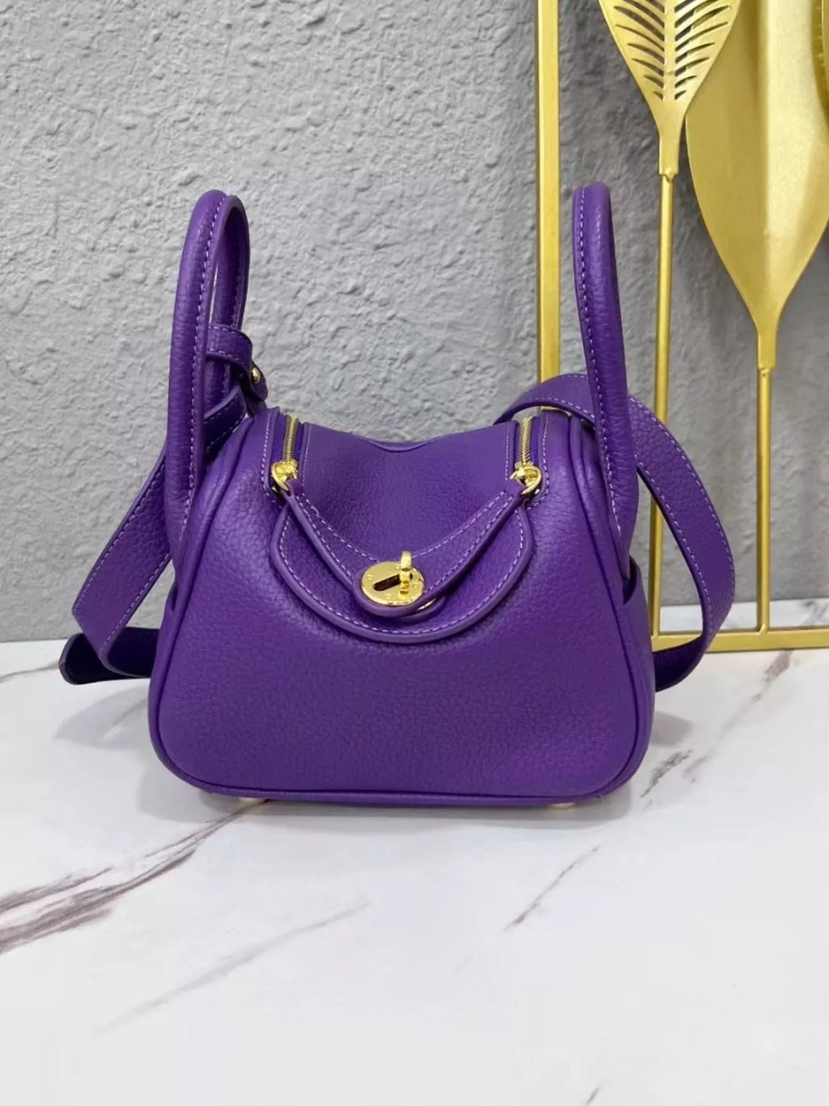 Gold-Tone Hardware Leather Crossbody Bag | STAHlin RADIANCE