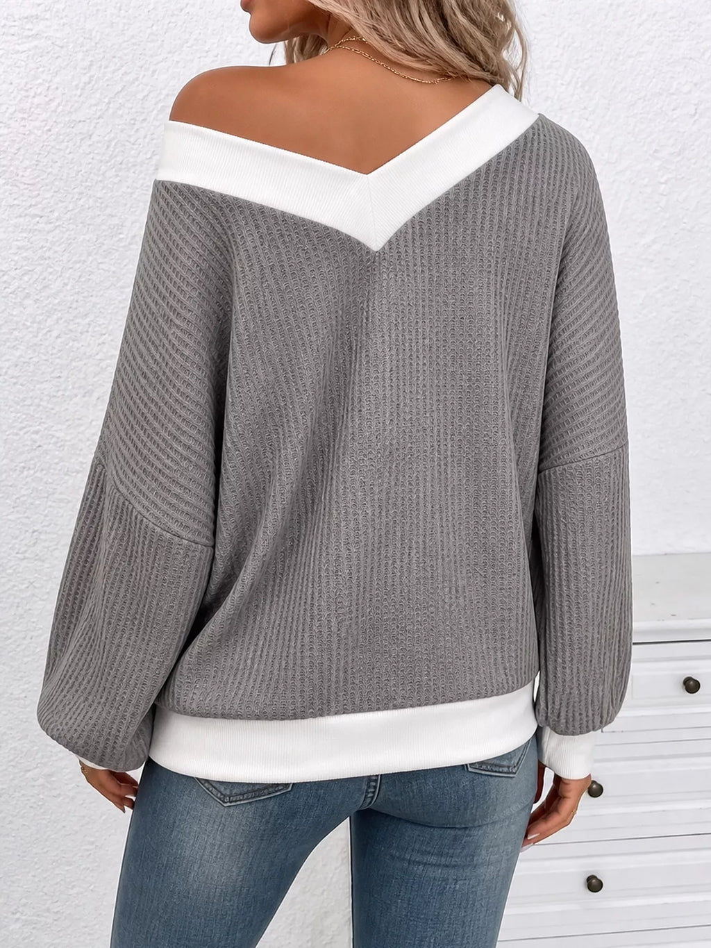 Textured Contrast Trim V-Neck Knit Top | STAHlin RADIANCE
