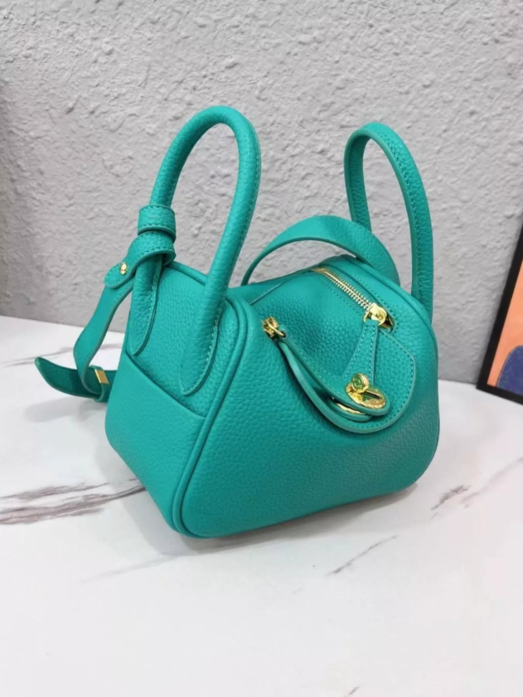 Gold-Tone Hardware Leather Crossbody Bag | STAHlin RADIANCE