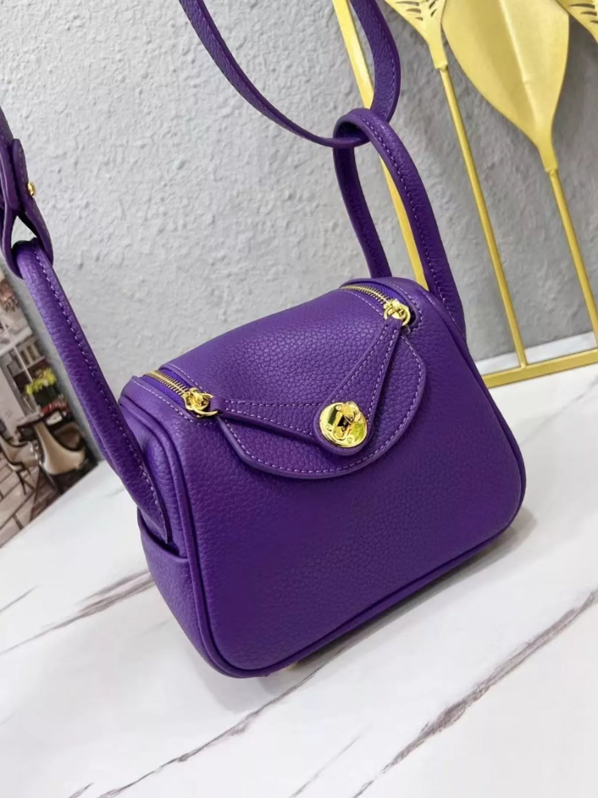 Gold-Tone Hardware Leather Crossbody Bag | STAHlin RADIANCE