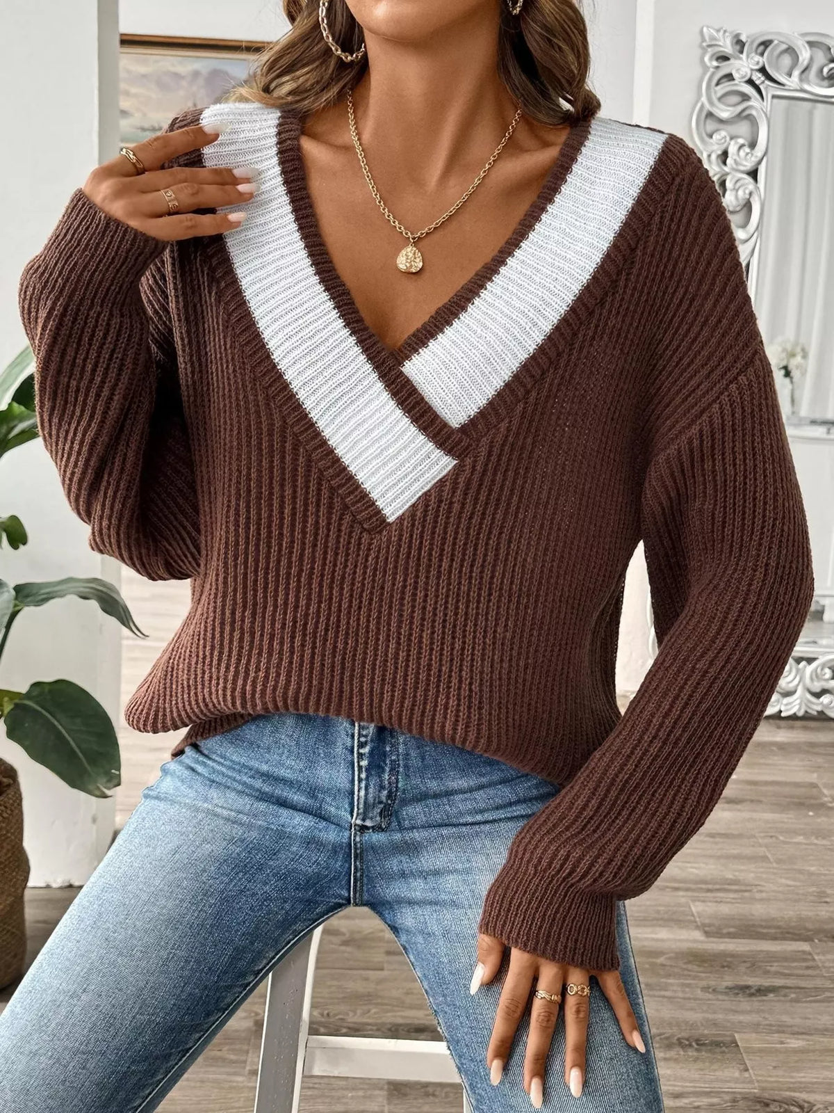 Contrast Trim V-Neck Ribbed Sweater | STAHlin RADIANCE