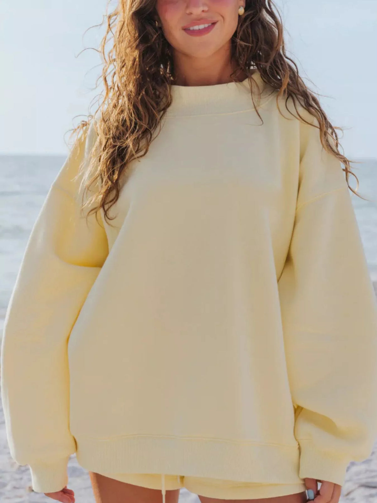 Relaxed Fit Round Neck Sweatshirt and Shorts Set | STAHlin RADIANCE