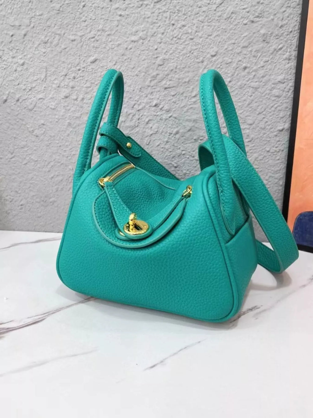Gold-Tone Hardware Leather Crossbody Bag | STAHlin RADIANCE