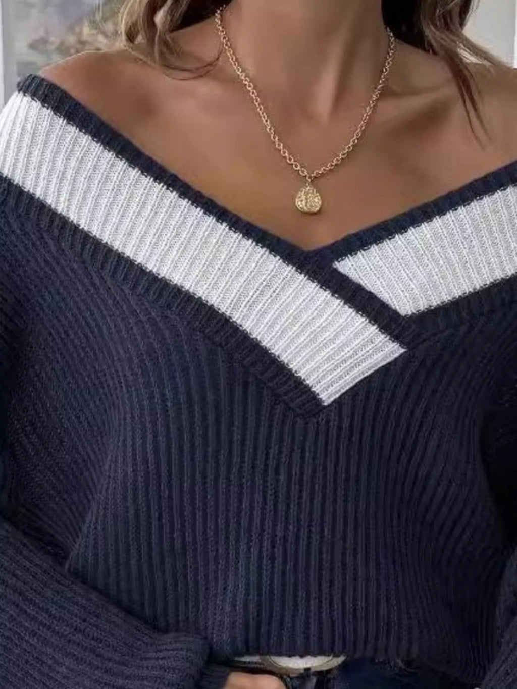 Contrast Trim V-Neck Ribbed Sweater | STAHlin RADIANCE