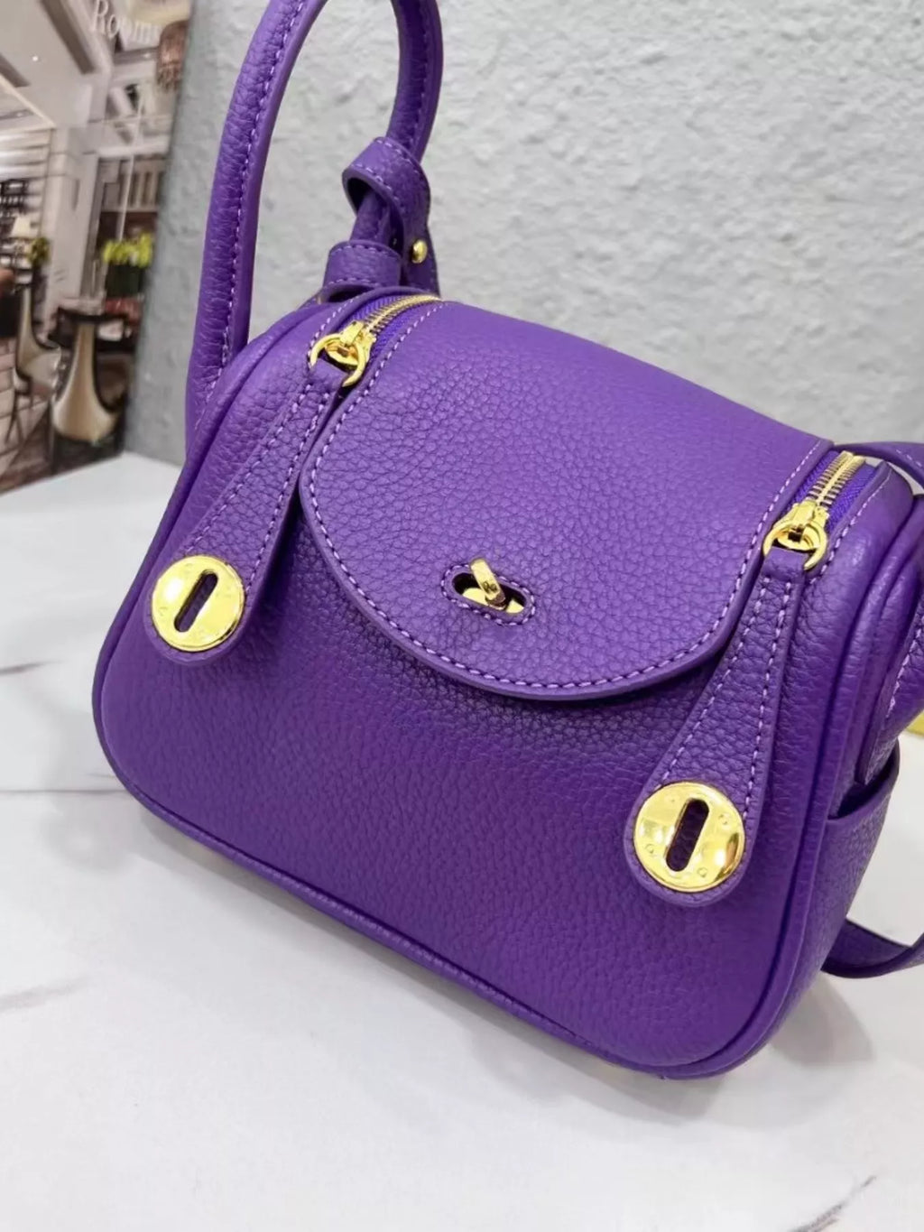 Gold-Tone Hardware Leather Crossbody Bag | STAHlin RADIANCE