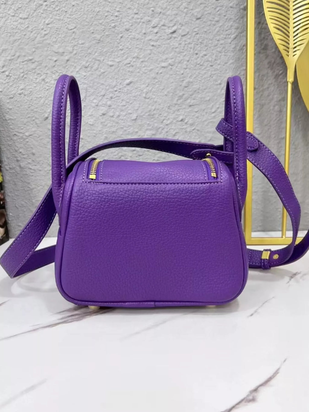 Gold-Tone Hardware Leather Crossbody Bag | STAHlin RADIANCE