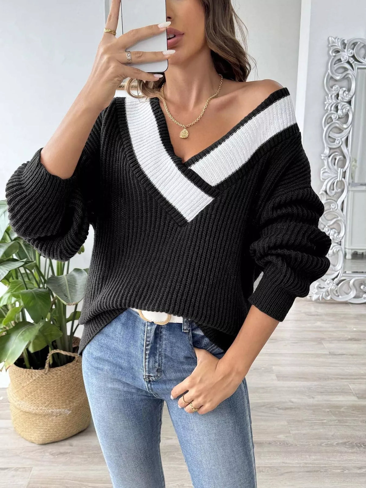 Contrast Trim V-Neck Ribbed Sweater | STAHlin RADIANCE