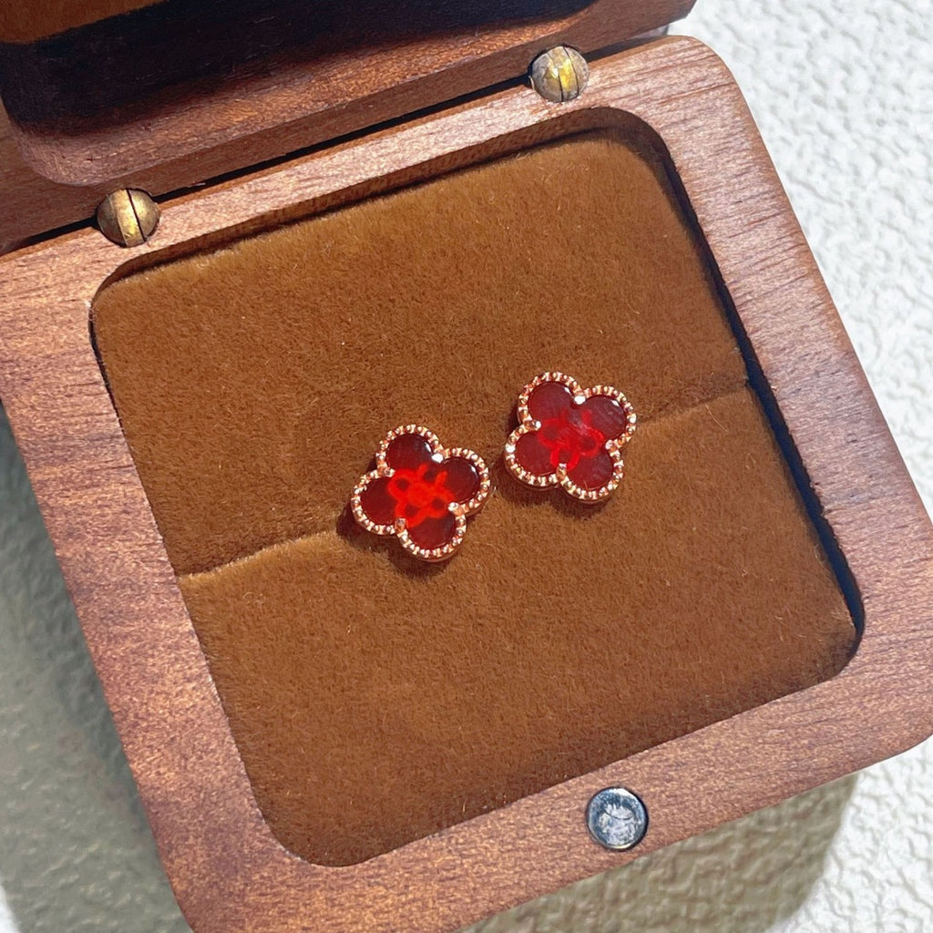 Clover Stud Earrings | STAHlin RADIANCE
