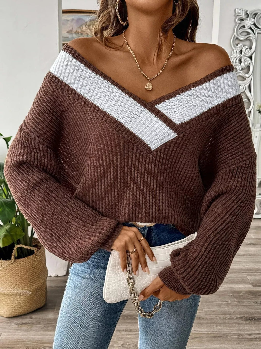 Contrast Trim V-Neck Ribbed Sweater | STAHlin RADIANCE