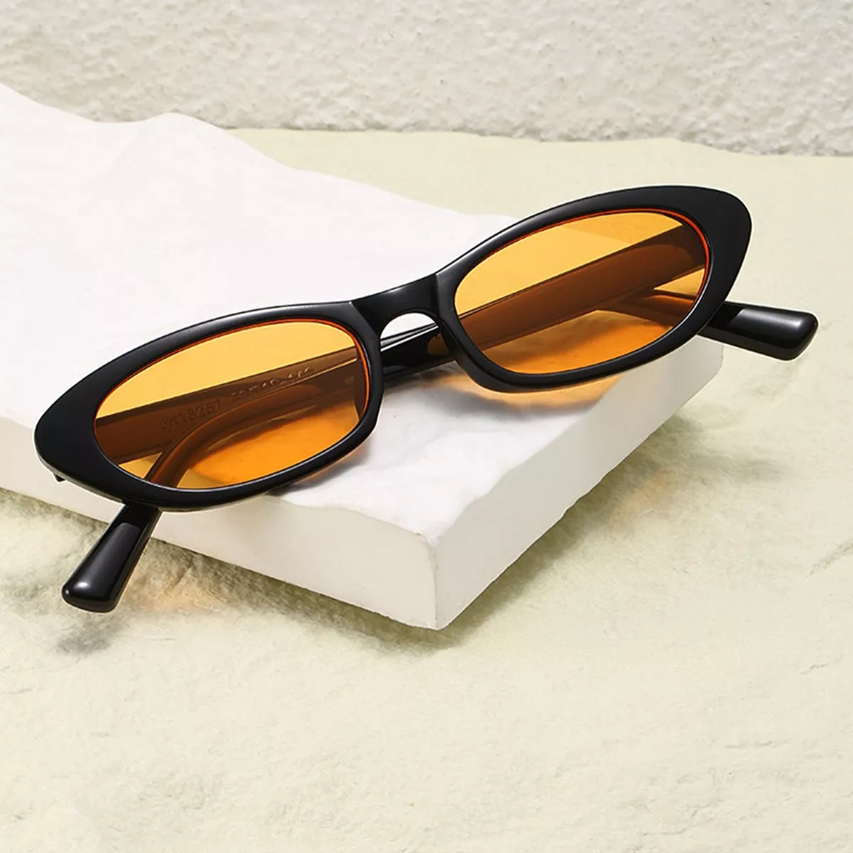 Vintage Oval Frame Sunglasses | STAHlin RADIANCE