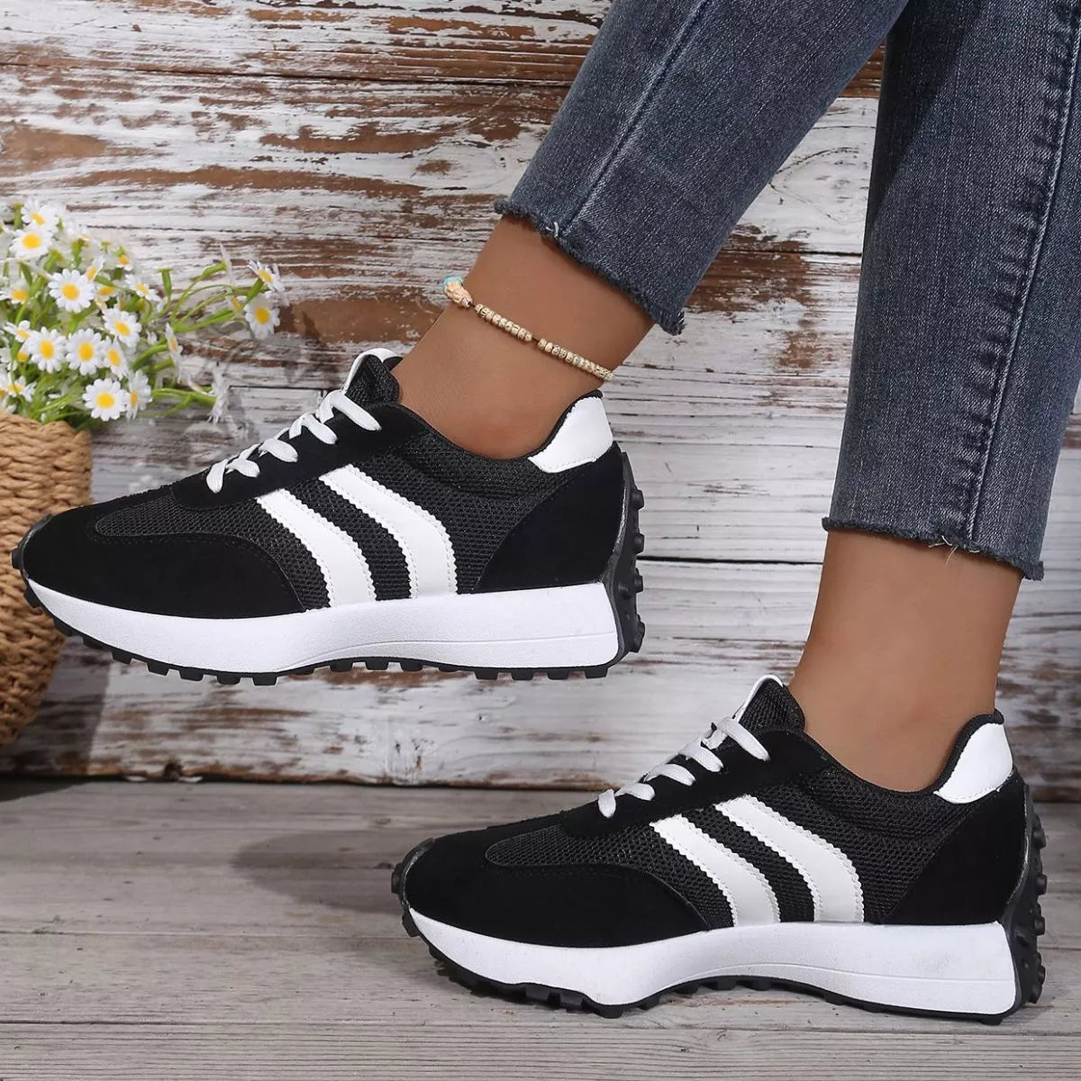 Lace Up Round Toe Sneakers | STAHlin RADIANCE
