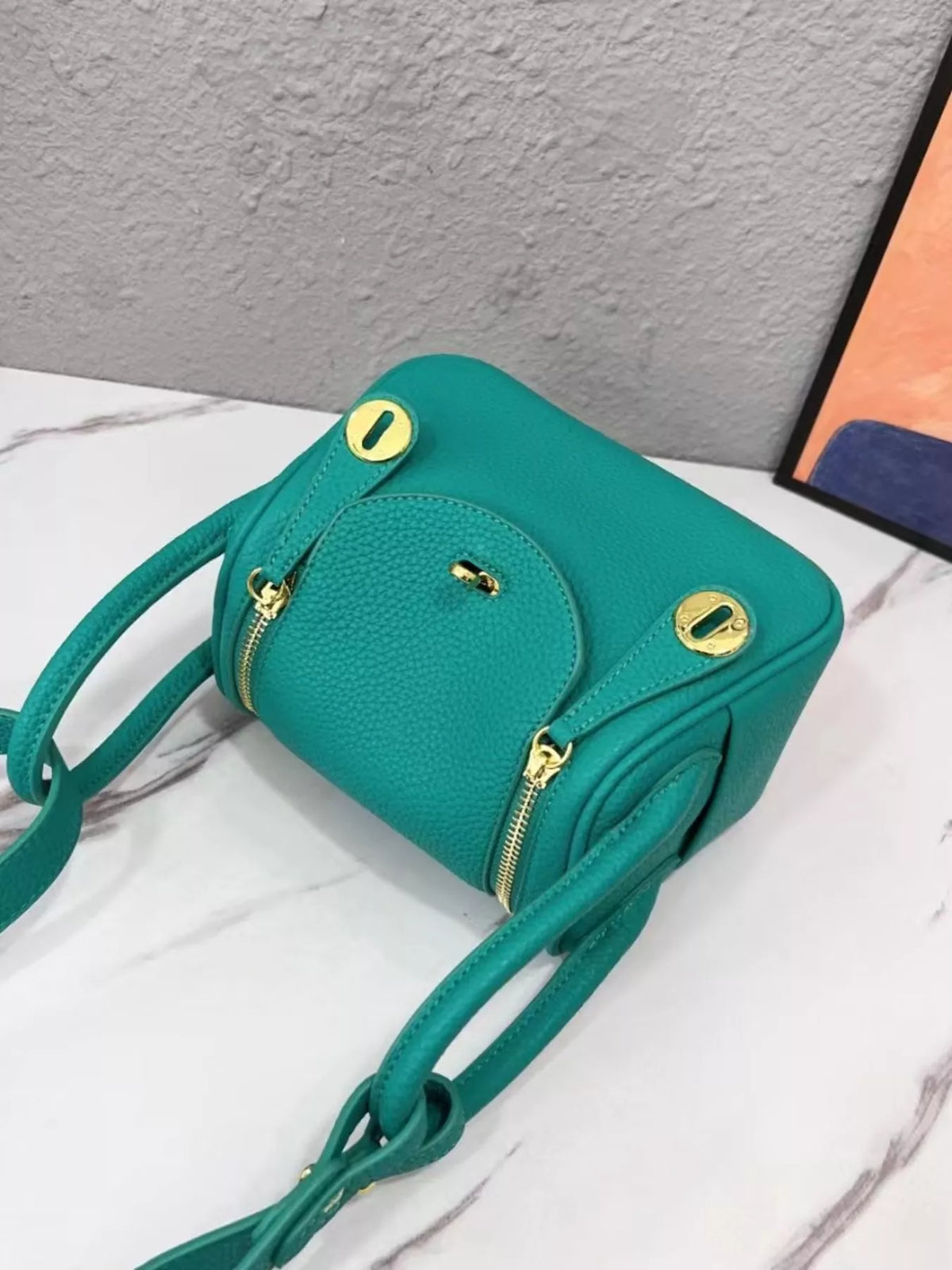 Gold-Tone Hardware Leather Crossbody Bag | STAHlin RADIANCE